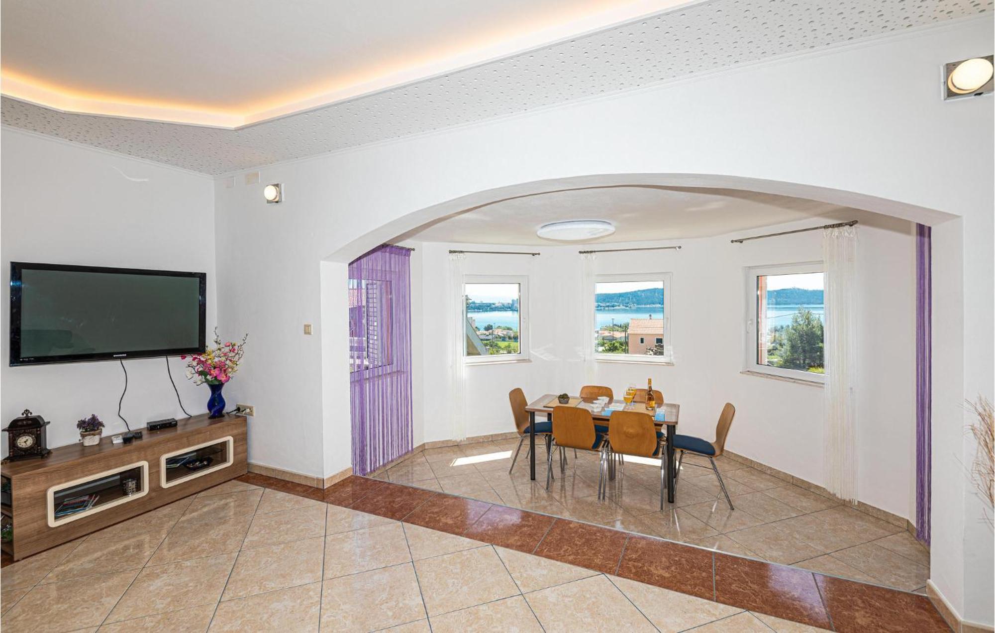 Nice Apartment In Kastel Sucurac With Kitchen Kaštela Εξωτερικό φωτογραφία