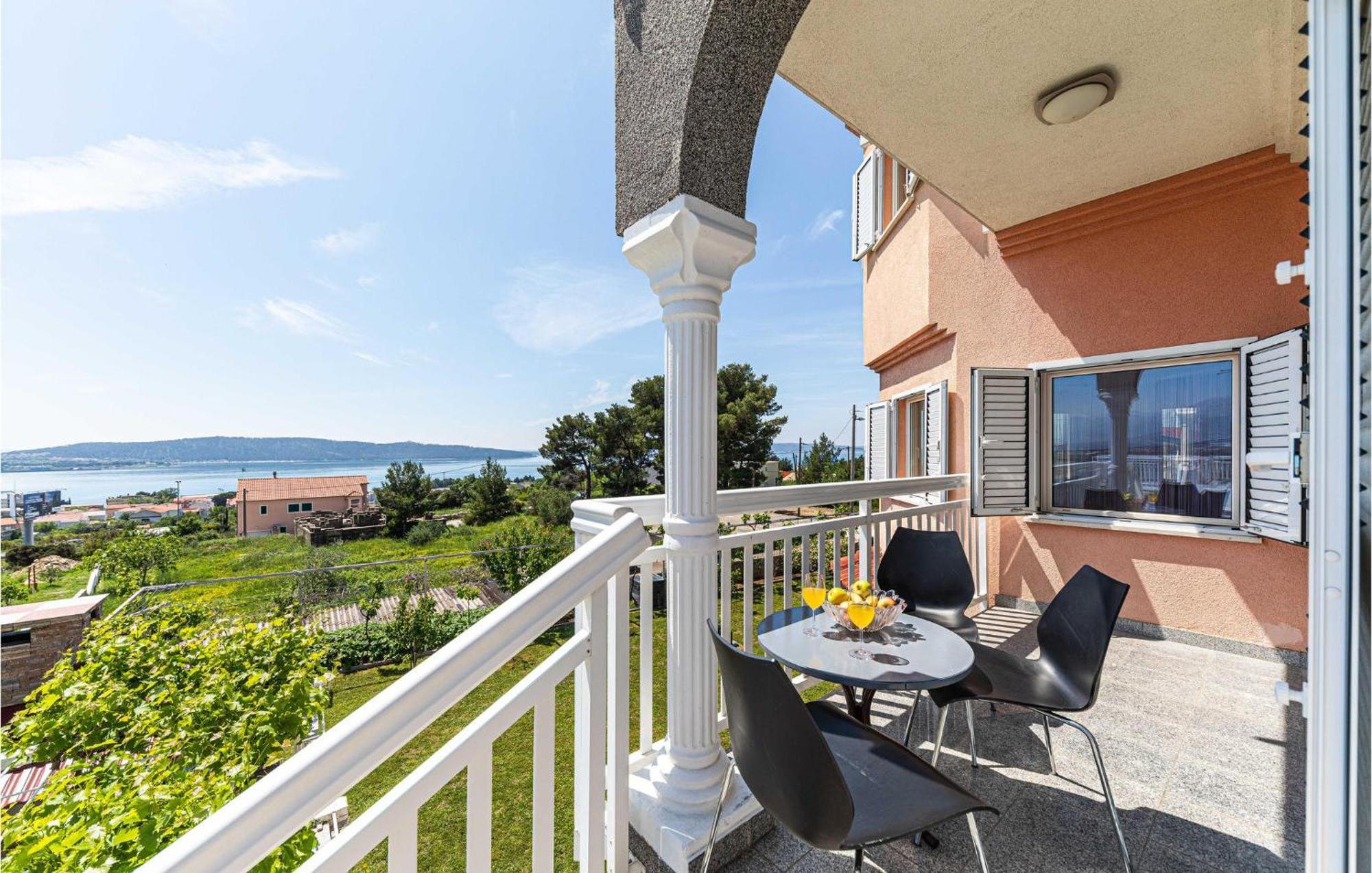 Nice Apartment In Kastel Sucurac With Kitchen Kaštela Εξωτερικό φωτογραφία