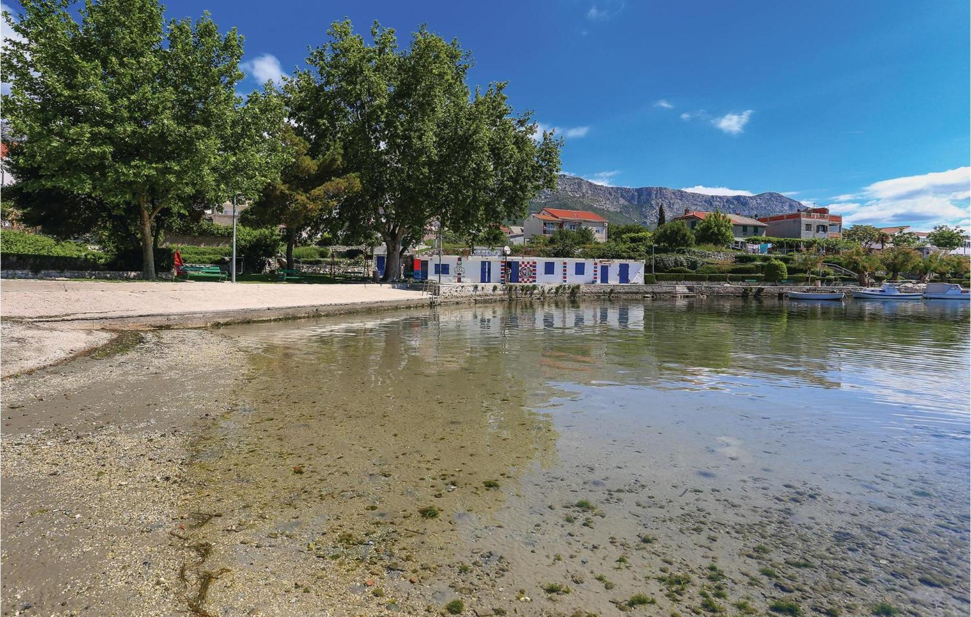 Nice Apartment In Kastel Sucurac With Kitchen Kaštela Εξωτερικό φωτογραφία