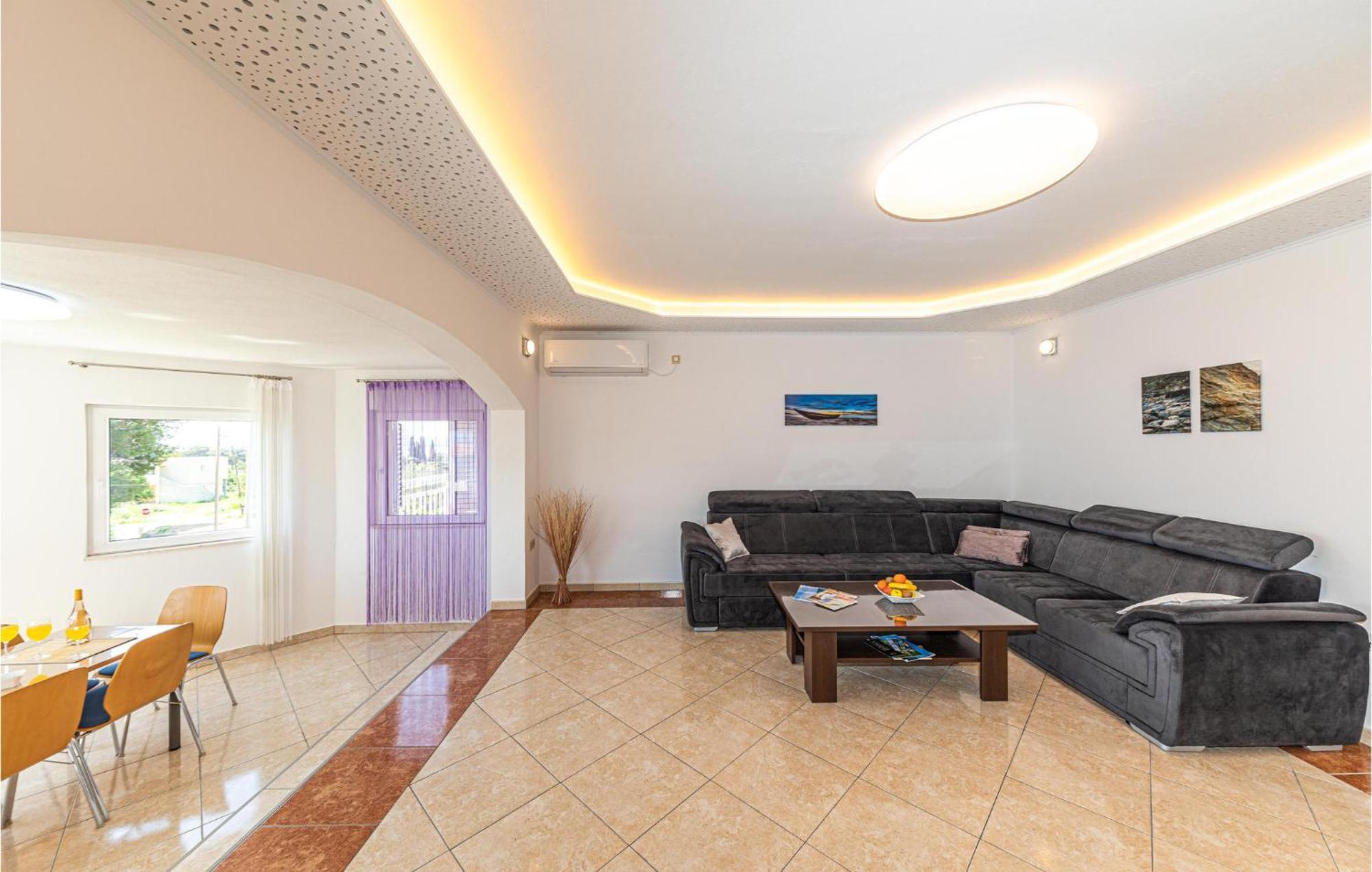 Nice Apartment In Kastel Sucurac With Kitchen Kaštela Εξωτερικό φωτογραφία